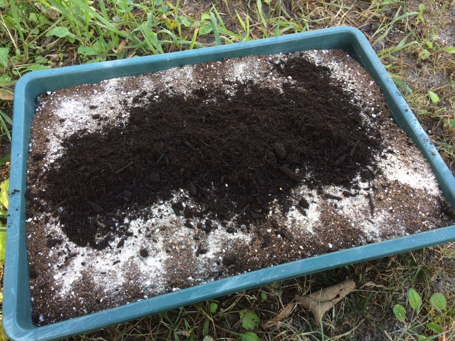 バーク堆肥を1割程度 元肥になる粉状の醗酵油かすかマグァンプkなど緩効性化成肥料を説明書き通りの量を入れる 切るを楽しむ アルスコーポレーション株式会社